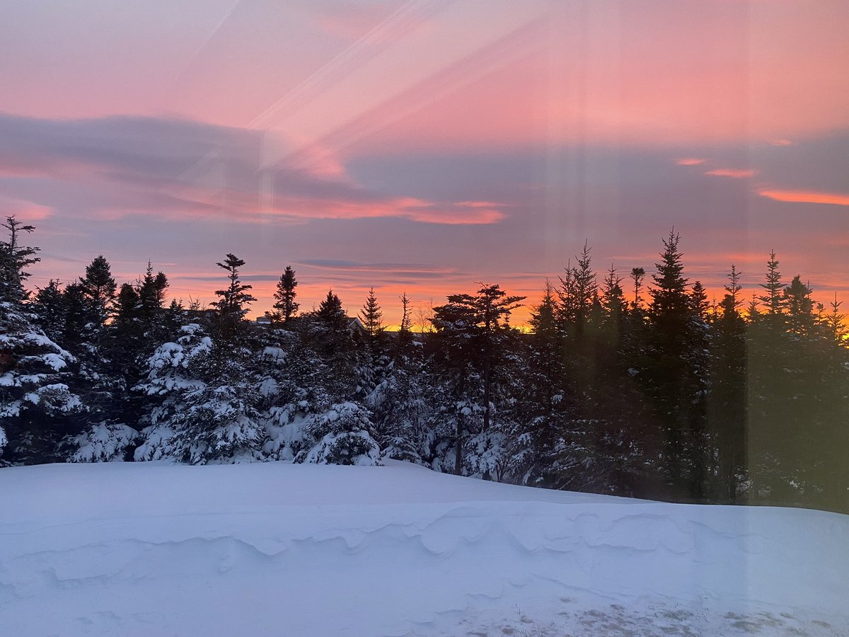 Shelley03261519's tweet photo. You know what they say…#itsnotamyth #nomoresnow https://t.co/Fe8v184AHe
