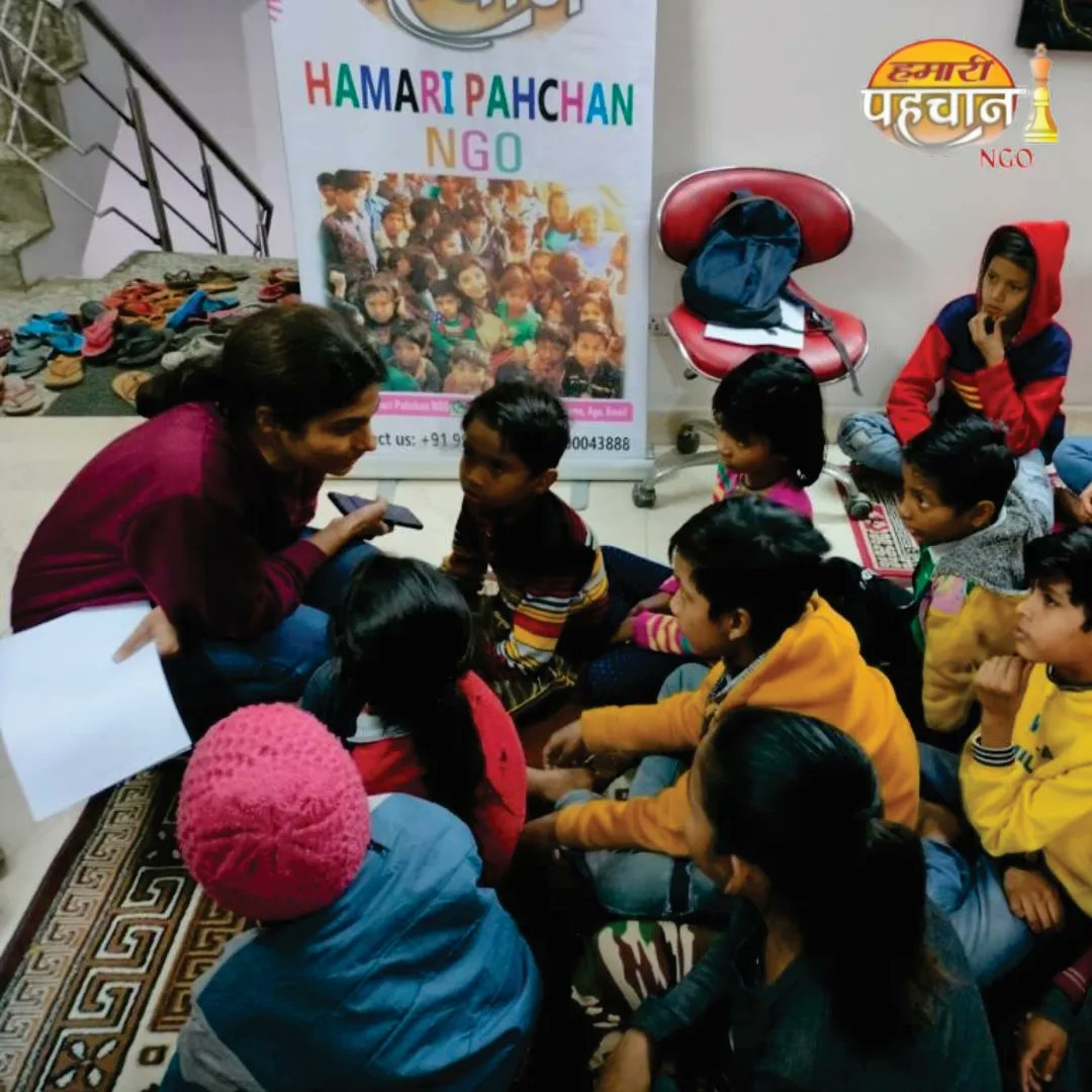 hamaripahchan's tweet photo. Sparking Imaginations, Changing Lives!! 💫

For generations, creating something out of nothing has been a source of joy and learning for many. That's why we at #HamariPahchanNgo organized an incredible creative workshop for underprivileged children. 
#shareyourvoice #BringChange https://t.co/6bZfRQWH6S