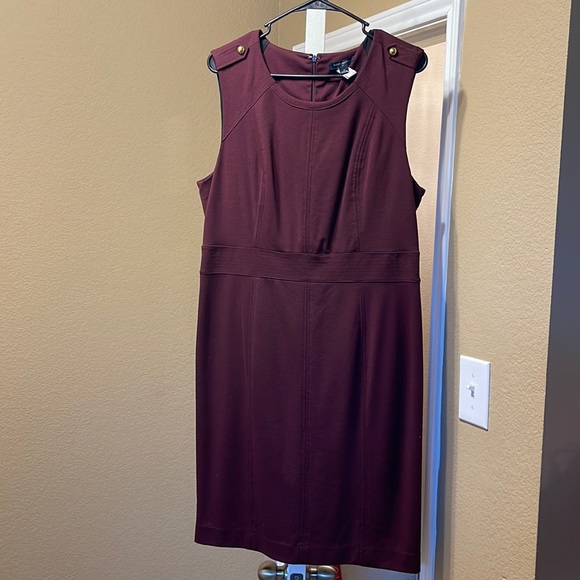 nellecat29's tweet photo. So good I had to share! Check out all the items I'm loving on @Poshmarkapp #poshmark #fashion #style #shopmycloset #bananarepublic #torrid: https://t.co/6DNLl3UUi8 https://t.co/xXyd0v3RZR
