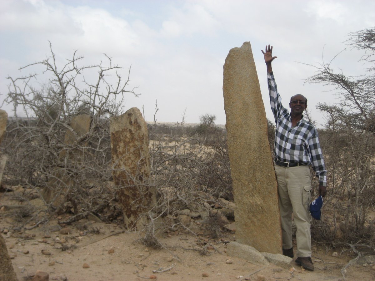 aiawaleh's tweet photo. An imposing tombstone of a grave in the Guban zone of Somaliland, probably several centuries old.  There is no nearby parent rock where it must have been cut off. The physical strength of Somalis of the past must have been enormous!  #tombstones #graves #spirituality https://t.co/Eodq3yC9sO