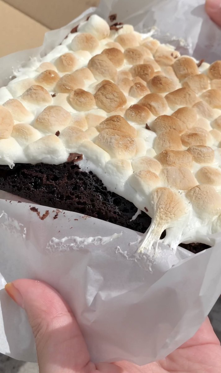 eyashares's tweet photo. My favourite brownies I would totally recommend if you nak hadiahkan to someone you know, or to enjoy tea time with your fam. Now 1.1K sold !!

Dark choc + brown sugar &amp; marshmallows/biscoff that compliment each other.

From Rm28-Rm30 for 6"
https://t.co/UbgRve4feg https://t.co/uIIL1vDcR7