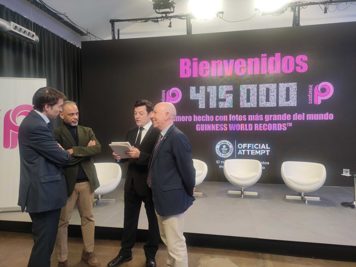 Estamos a punto de batir nuestro segundo #RecordGuinness 🏆 en homenaje a todas las personas que forman el #sectorporcino 🐷 en toda la cadena de valor.
¡Comenzamos en breve!