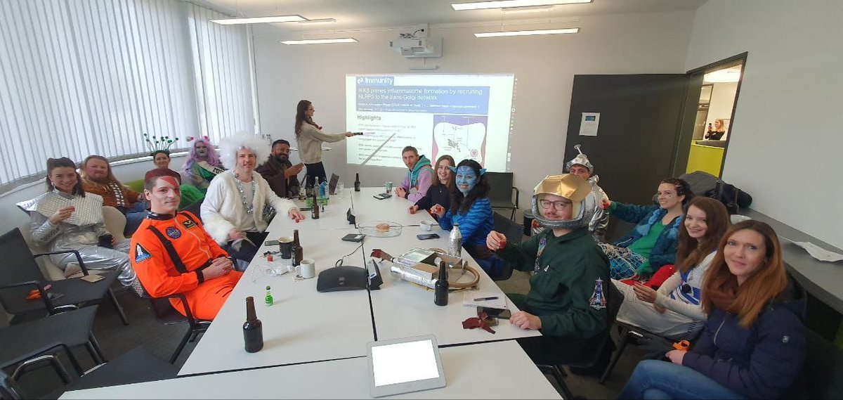 For <a href="/meissner_lab/">Meissner_Lab</a> Karneval doesn't stop a quick lab meeting...