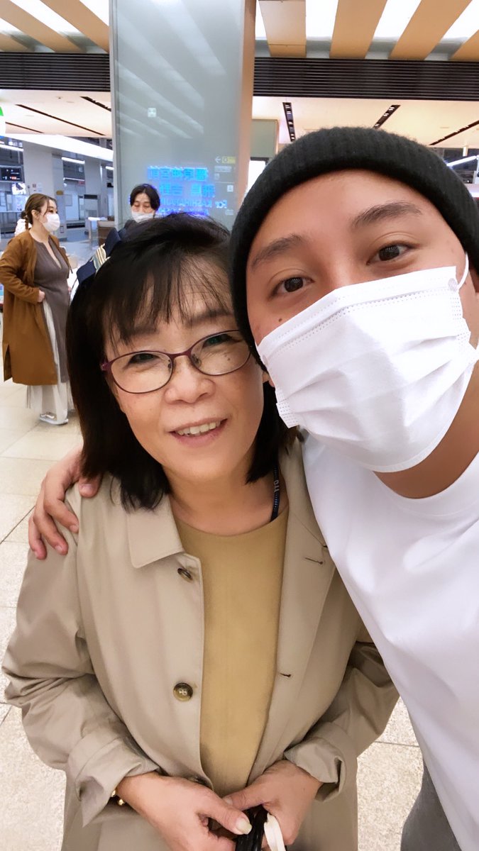 darvishkenta's tweet photo. 常に前向きでいようと思ってるけど今日は「この辛さは自分にしか分からない」という自分の底の部分が溢れてしまって、いつも支えてくれて愛している母に強く当たってしまった。俺はなんて弱く、小さく、未熟なのか。 https://t.co/PCaVuS9mGv