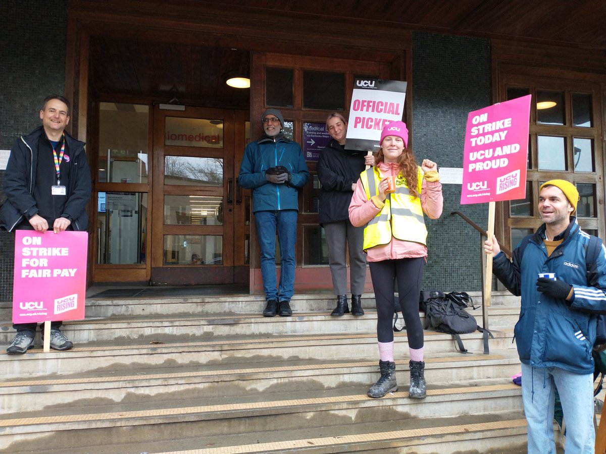 Back on the <a href="/Bristol_UCU/">Bristol UCU</a> picket line this am outside Biomedical Sciences