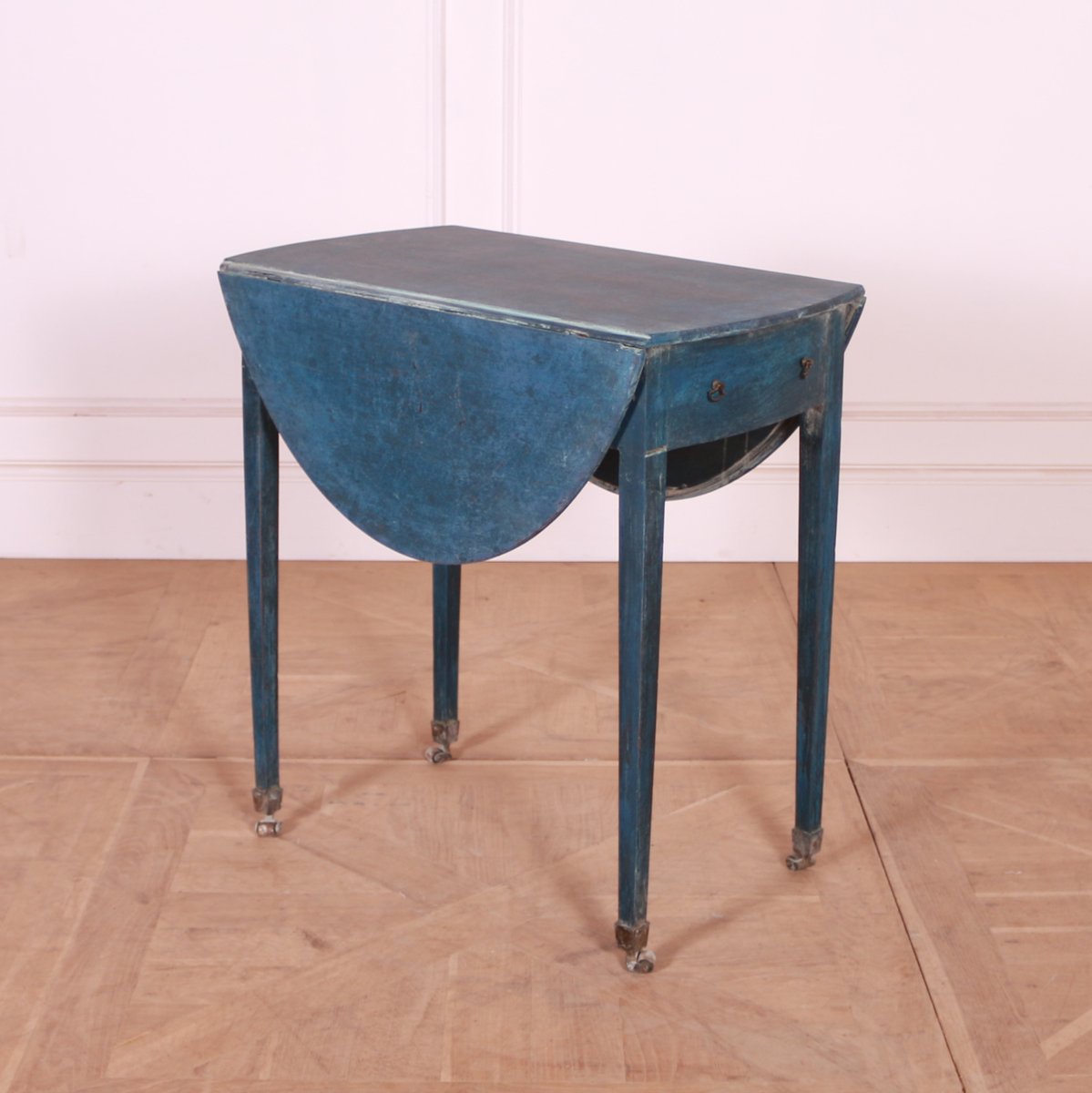 ArcadiaAntiques's tweet photo. Pretty one drawer English painted oak drop leaf Pembroke table. 1790.
With leaves up: 37.5" diameter.
Price: £1,150
#EnglishPembrokeTable
#dropleaftable
#paintedoaktable https://t.co/jG4s7eXcGE