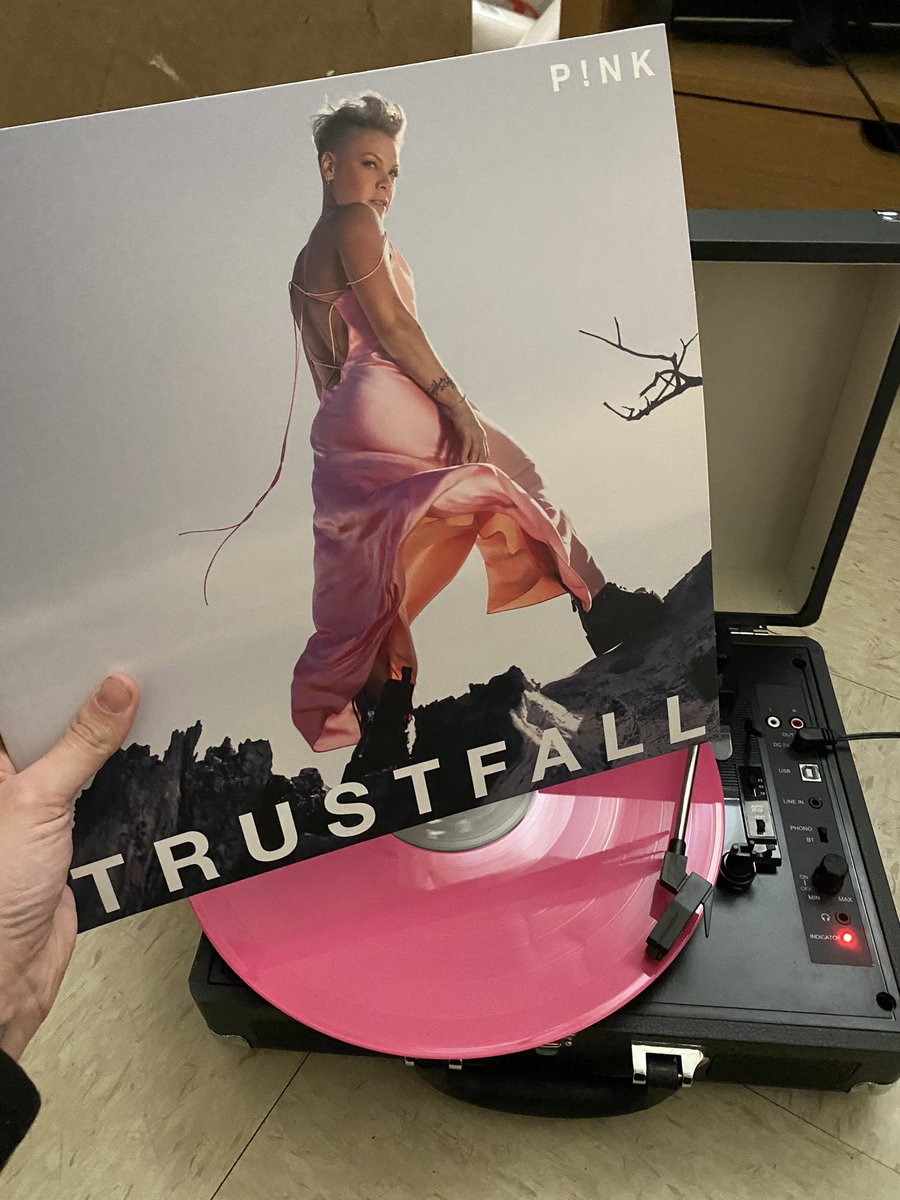 PinkJunkie89's tweet photo. It came a day early!! @Pink This is absolutely amazing!! Smashed it once again!! ❤️❤️❤️ Thank you @SammyCollinson https://t.co/CaCFNFxy4E