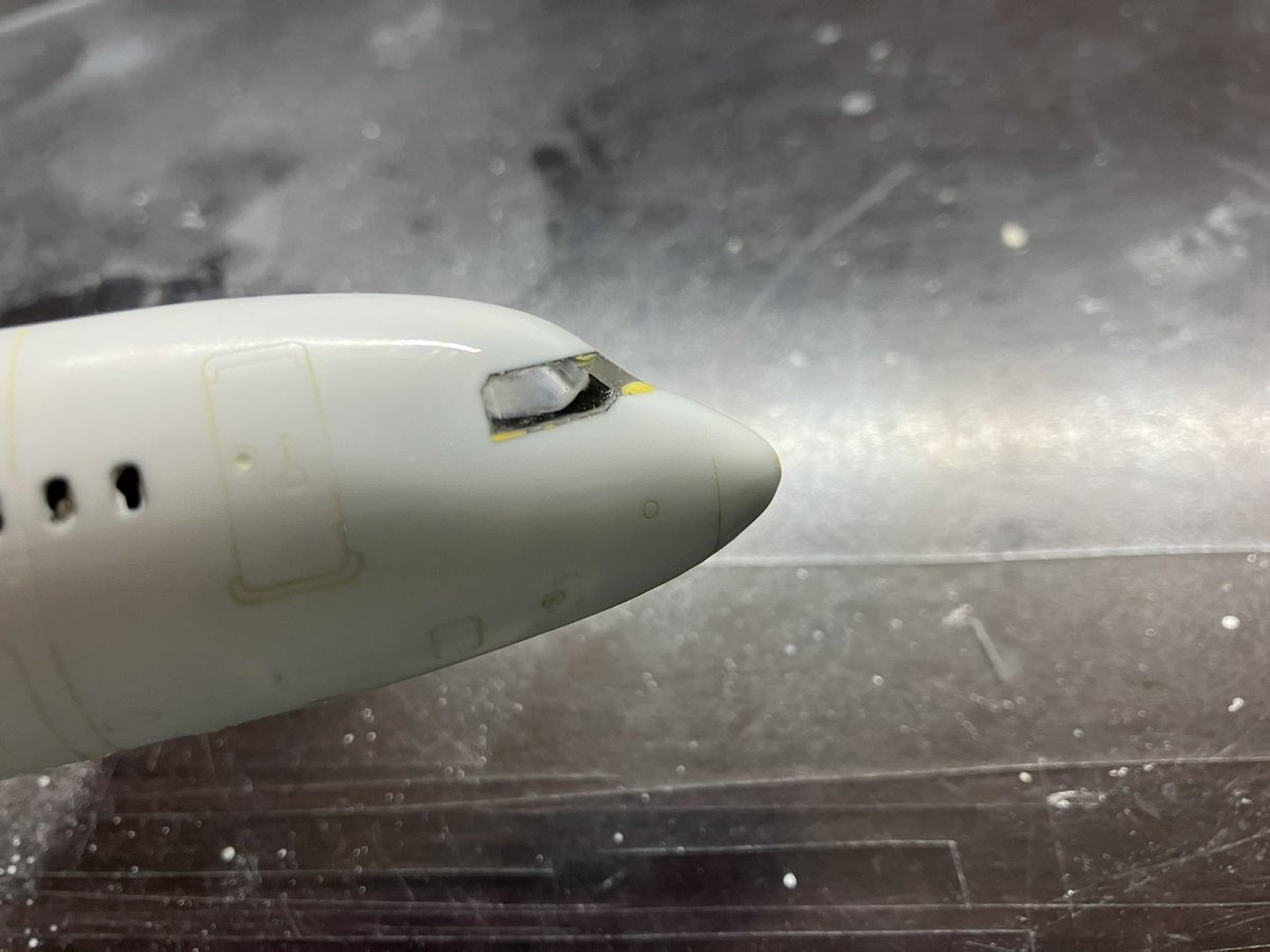 #春の旅客機プラモ祭り23
コックピットウインドも、クリア化します！！
左がコンパウンド前
右がコンパウンド後です！
コンパウンドしたら、めっちゃ綺麗になった！！