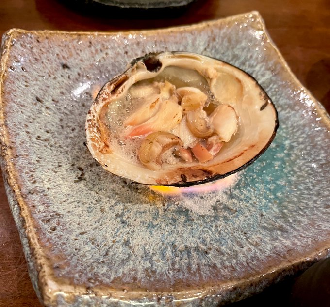 ほんとにみて、ホッキ貝謎の技術で火が点いてるよ
てっさもてっぴもうまうまだしヒレもお酒がおいしくなっちゃうって訳
食欲が勝って写真に収められてないお皿もあるんだけどお腹に収めたからオッケー 