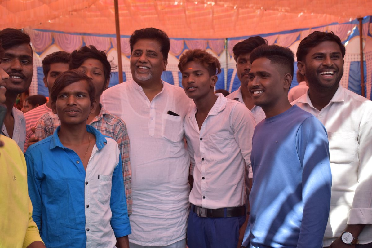 hnfimamniyazi's tweet image. ಇಂದು‌ ಹೊಸಪೇಟೆಯ ಬೈಲ್ವದ್ದಗೇರಿ ಗ್ರಾಮದಲ್ಲಿ ಮಂಚಾಲಿ ಕುಟುಂಬದವರ ಮದುವೆ ಸಮಾರಂಭಕ್ಕೆ *ಹೊಸಪೇಟೆಯ ಸಮಾಜ ಸೇವಕರು ಹಾಗೂ ವಿಜಯನಗರ ಜಿಲ್ಲಾ ಕಾಂಗ್ರೆಸ್ ಪ್ರಚಾರ ಸಮಿತಿಯ ಅಧ್ಯಕ್ಷರಾದ ಹೆಚ್.ಎನ್.ಎಫ್.ಇಮಾಮ್ ನಿಯಾಜಿ ಅವರು*  ಪಾಲ್ಗೊಂಡು ವಧು-ವರರಿಗೆ ಶುಭಹಾರೈಸಿದರು
#marriage #fuction