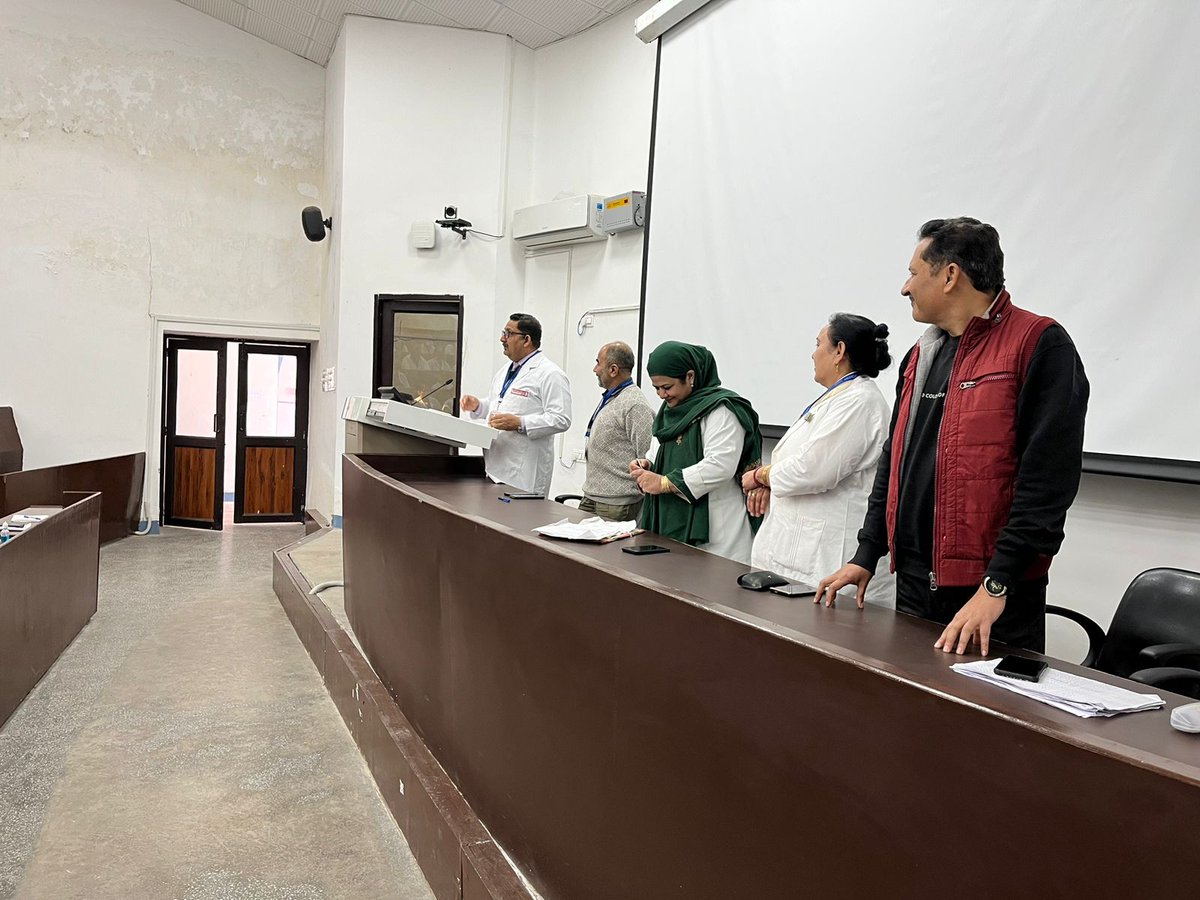 GMCHJAMMU's tweet photo. Congratulations to the staff who were appreciated for their work during the new initiative of Team GMCH “Aspatal pa charcha” An interactive session amongs the ward Hospital staff &amp; Management regarding scaling new heights in patient care, Patient &amp; service providers satisfaction. https://t.co/Bm5eNgqkI5