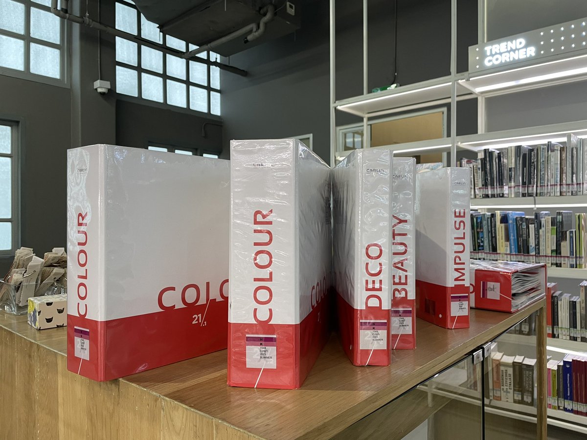 arternoonbkk's tweet image. น้องๆสายออกแบบ แวะมาอัพเดท Trend book กันได้ที่ TCDC ตอนนี้เล่มล่าสุดออกมาถึง 2025 แล้วอ่ะ 😆 ไปเร็วมาก อันนี้เอา Spring-Summer 2024 มาฝากค่า ! 💕 สีน่ารักมากกก #TCDC #Bangkokdesignweek2023