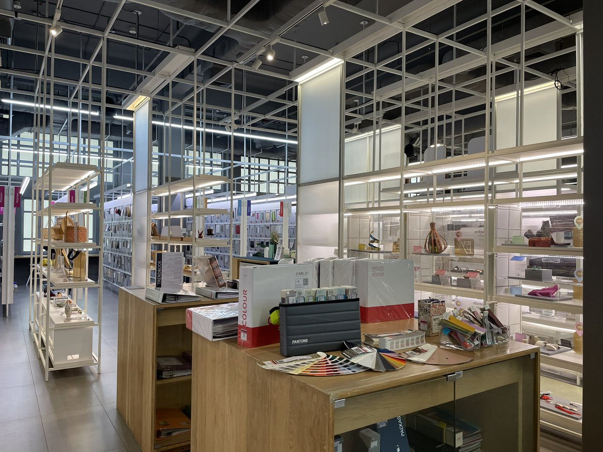 arternoonbkk's tweet image. น้องๆสายออกแบบ แวะมาอัพเดท Trend book กันได้ที่ TCDC ตอนนี้เล่มล่าสุดออกมาถึง 2025 แล้วอ่ะ 😆 ไปเร็วมาก อันนี้เอา Spring-Summer 2024 มาฝากค่า ! 💕 สีน่ารักมากกก #TCDC #Bangkokdesignweek2023