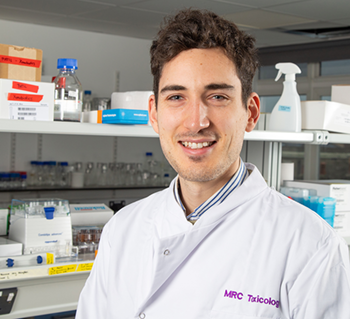 DMM_Journal's tweet photo. Meet Marco Travaglio from @m1gus lab &amp; 1st author of paper showing increased cysteine metabolism in #ParkinsonsDisease models that is a potential new drug target for early-stage PD

Interview &amp; article: 
👨🏻‍🔬https://t.co/PEpLMCBcHK
📰https://t.co/LLyKjQnlJ4
 @MRC_TU  @AstraZeneca https://t.co/CRtmWQmIyp