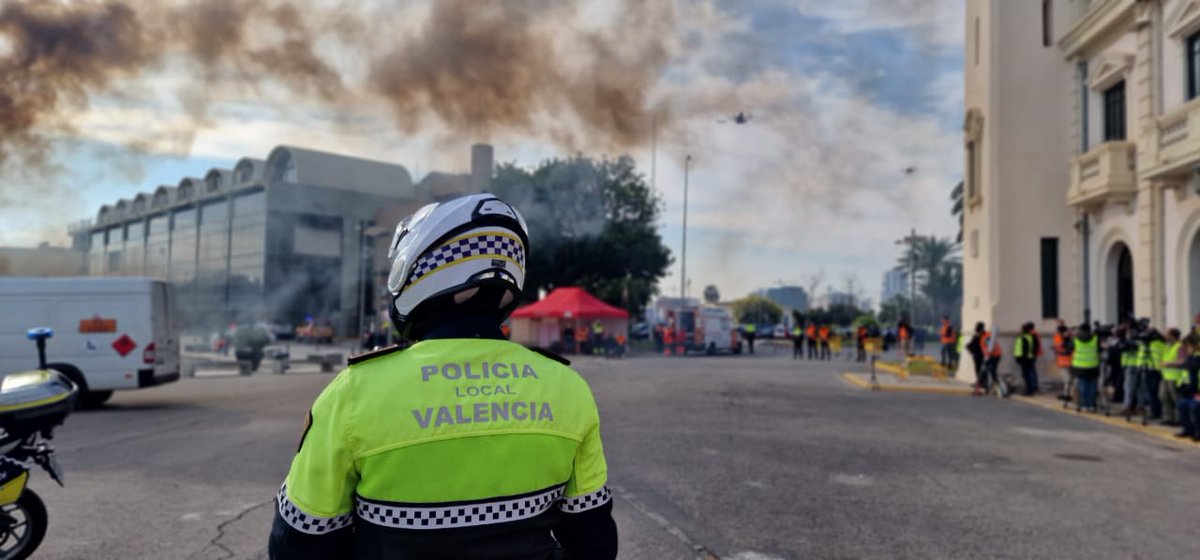 respond_a's tweet photo. We are live at the @respond_a final #demo in #Valencia - first #responders and #crisismanagers are testing the #innovative solutions designed and fine tuned by our consortium during the past 2.5 years! @policialocalvlc @FValenciaport @CoE_CERIDES https://t.co/8e4XLF27EW