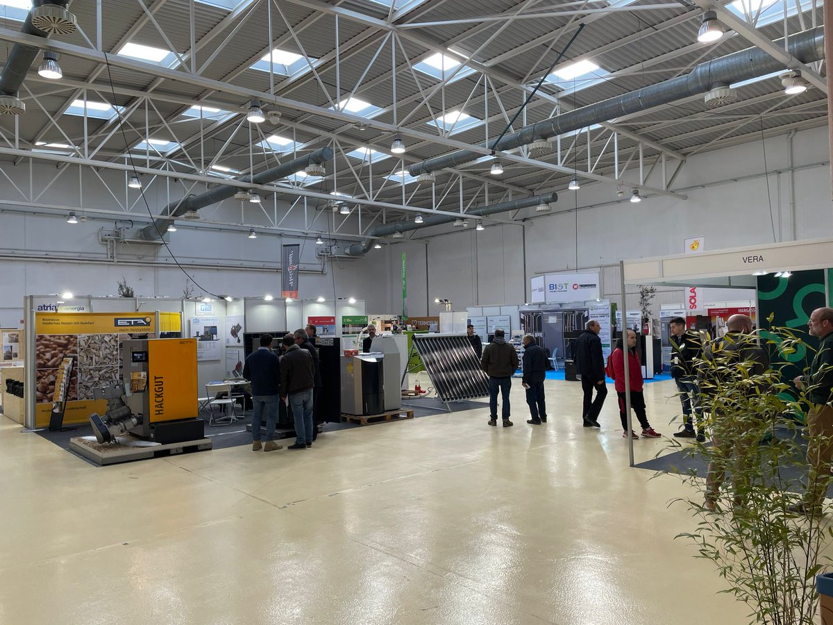 ADRCatCentral's tweet photo. 📢 L'@ADRCatCentral és present en la jornada inaugural de la Fira de l'Energia i la Construcció Sostenible a #Vic 

📅 @fecsvics organitza els dies 16, 17 i 18 de febrer desenes d'activitats per promoure la utilització d’energies renovables i bioconstrucció. 

#fecs #fecsvic https://t.co/sUrnp0s0wW
