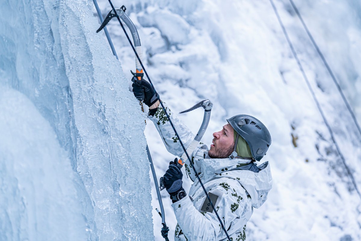 bundeswehrInfo's tweet photo. #Winterwoche – Das #Eis und seine Umgebung lesen können! Im österreichischen Pitztal klettern die #Heeresbergführer einen gefrorenen #Wasserfall hinauf.
Mehr Infos zum #Eisklettern gibt es hier: https://t.co/SMXqg2WOZL https://t.co/ATWVqHg00o
