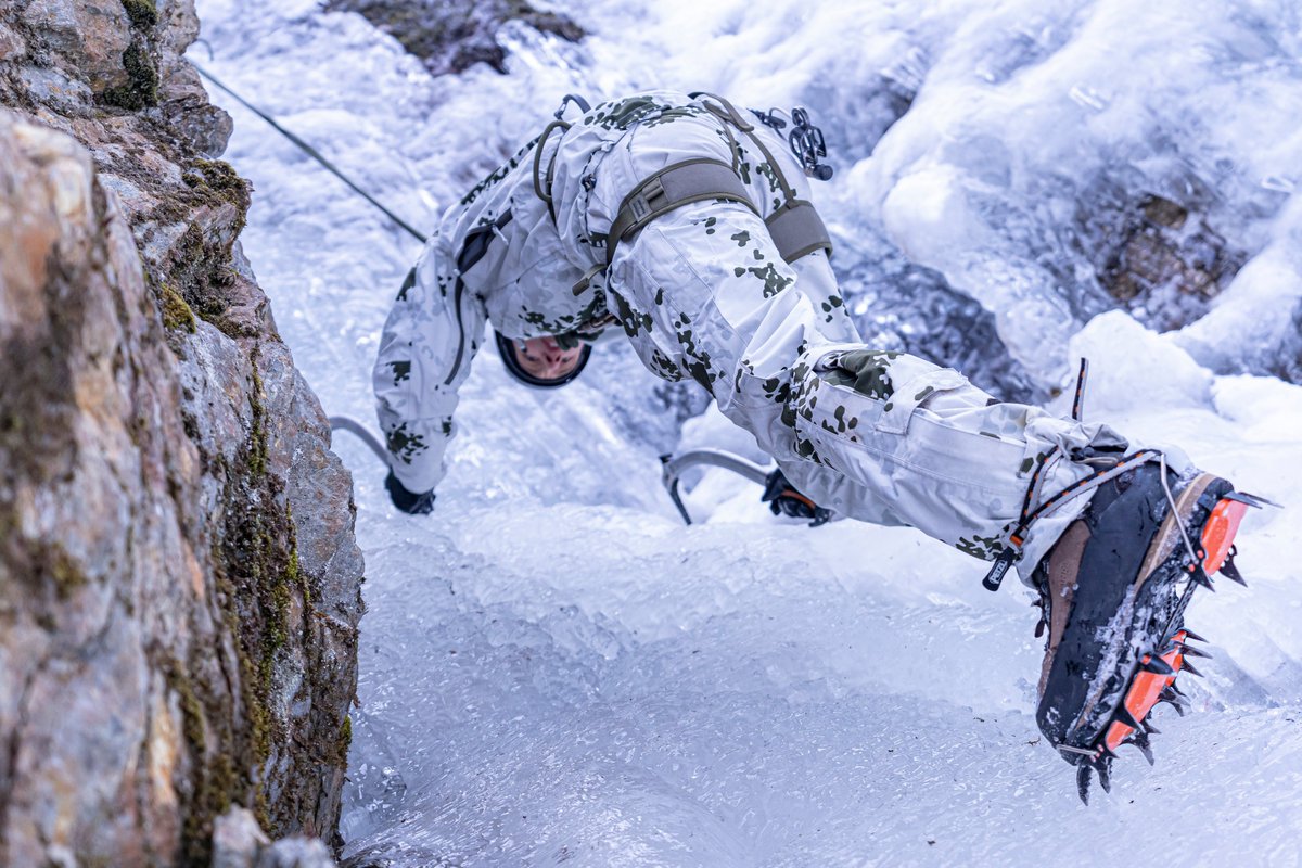 bundeswehrInfo's tweet photo. #Winterwoche – Das #Eis und seine Umgebung lesen können! Im österreichischen Pitztal klettern die #Heeresbergführer einen gefrorenen #Wasserfall hinauf.
Mehr Infos zum #Eisklettern gibt es hier: https://t.co/SMXqg2WOZL https://t.co/ATWVqHg00o