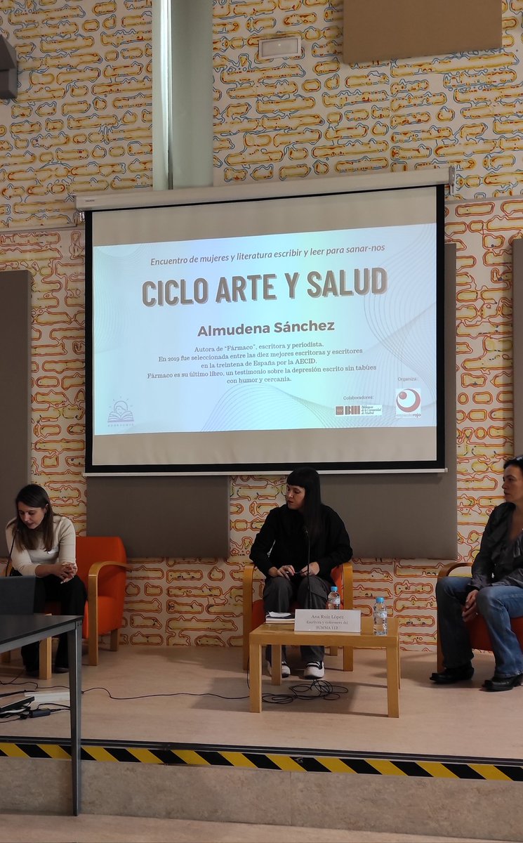 ugucoc's tweet photo. Estupendo encuentro en #bibliousera de @LibrosCMadrid @AlmudenaS85 @AnaRuiz4n4 @espaciorojo @floretta #bookpower #arteysalud donde se habla de la importancia de la #educacionemocional y el derecho a la tristeza https://t.co/zspgd48arU