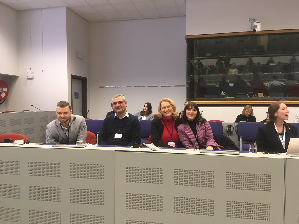 k_mrozek's tweet photo. Commissioner @ElisaFerreiraEC at the #ECoPP plenary: “the @EU_Commission appreciates cooperation with @ceebankwatch on the partnership principle” 🇪🇺💯🌱 more partnership means better climate action! 🌍 https://t.co/OYInh5x2Lk