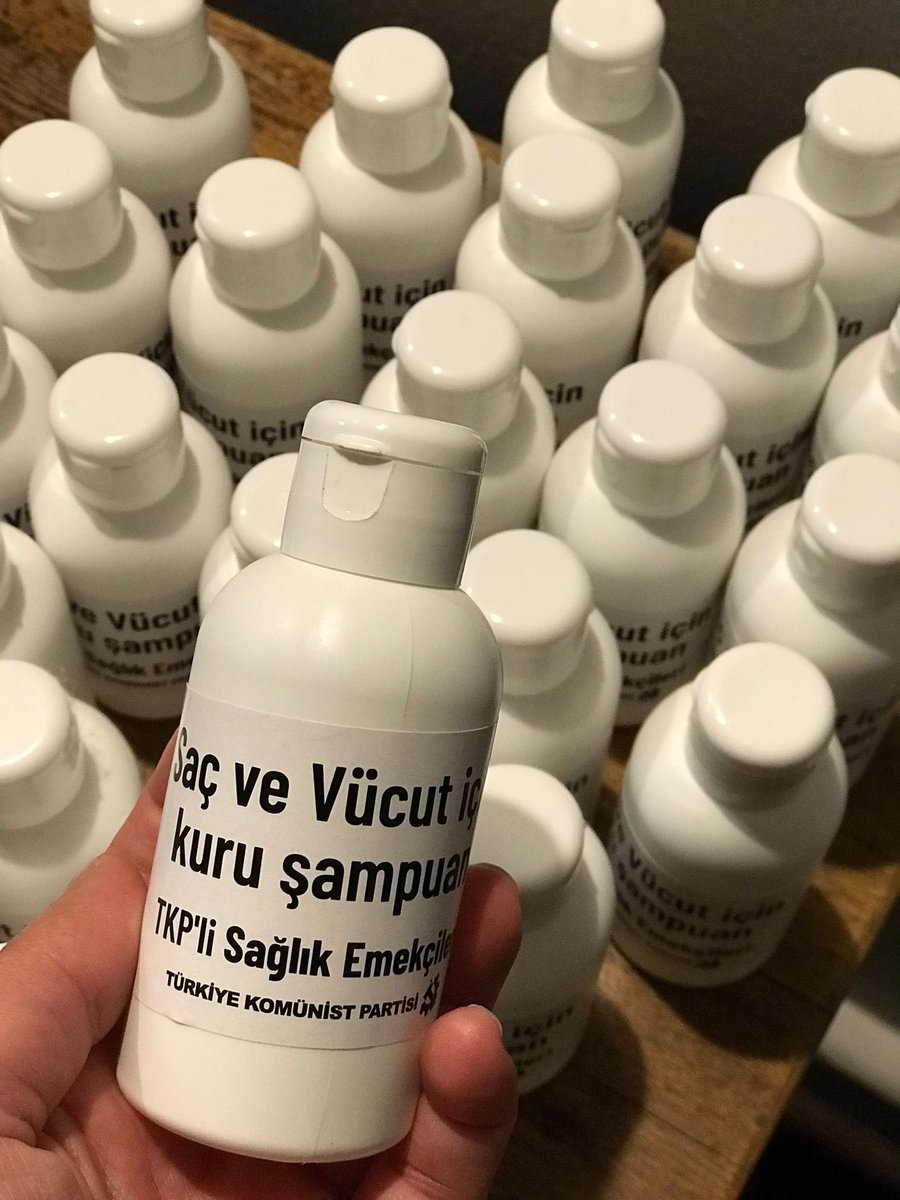 EczaEmekcileri's tweet photo. Bölgede duş alma imkanına sahip olmayan yurttaşlarımızın sorunlarını gidermek için elimizden geleni yapmaya çalışıyoruz.

Saç ve vücut için ürettiğimiz kuru şampuanların dağıtımına da başladık.

📍Hatay/Defne Armutlu TKP Reviri https://t.co/EGFW5ZylL1