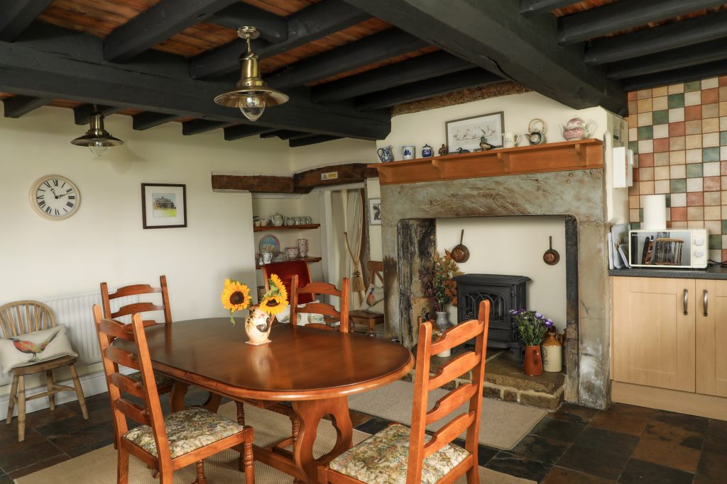 TheHolidayCots's tweet photo. Receive a friendly welcome from the animals at Manor Farm Cottage. You can even enjoy the eggs from the chickens.
🛌Sleeps 1-6
https://t.co/FPB1x46map
#UpperDenby #Holmfirth #WestYorkshire #HolidayCottage #Farm #Animals #Eggs #HomelyRetreat #Picturesque #WelcomePack https://t.co/Xqn1MsWXTR