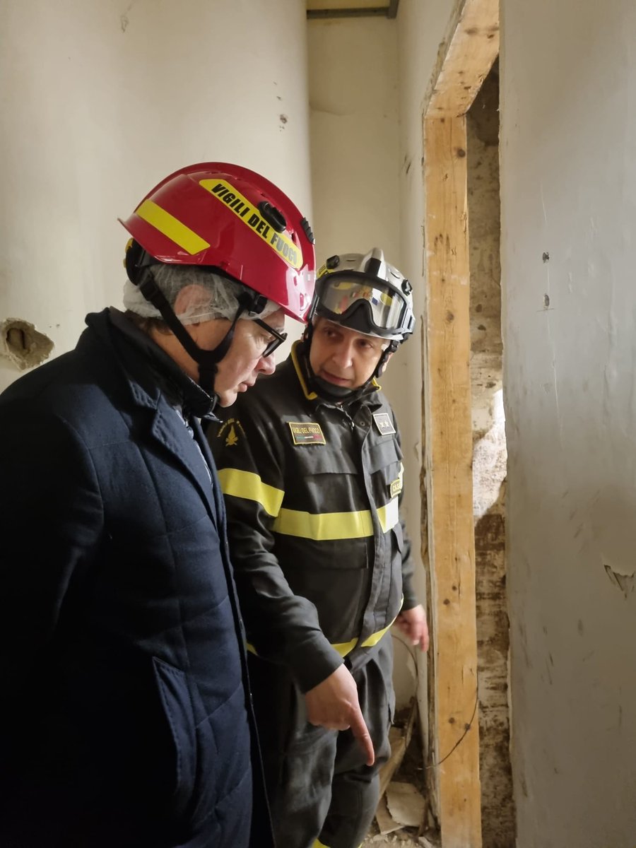 Ago_SantilloM5S's tweet photo. A #Casapesenna, nel bunker che ospitò il boss #Zagaria durante la sua latitanza. Oggi verrà abbattuto.
Lo #Stato vince sempre!
Ma ora il #Governo non deve abbandonare questo territorio. La legalità si costruisce giorno dopo giorno.
Partendo dal garantire il #lavoro. https://t.co/nk3YzQ6LKI