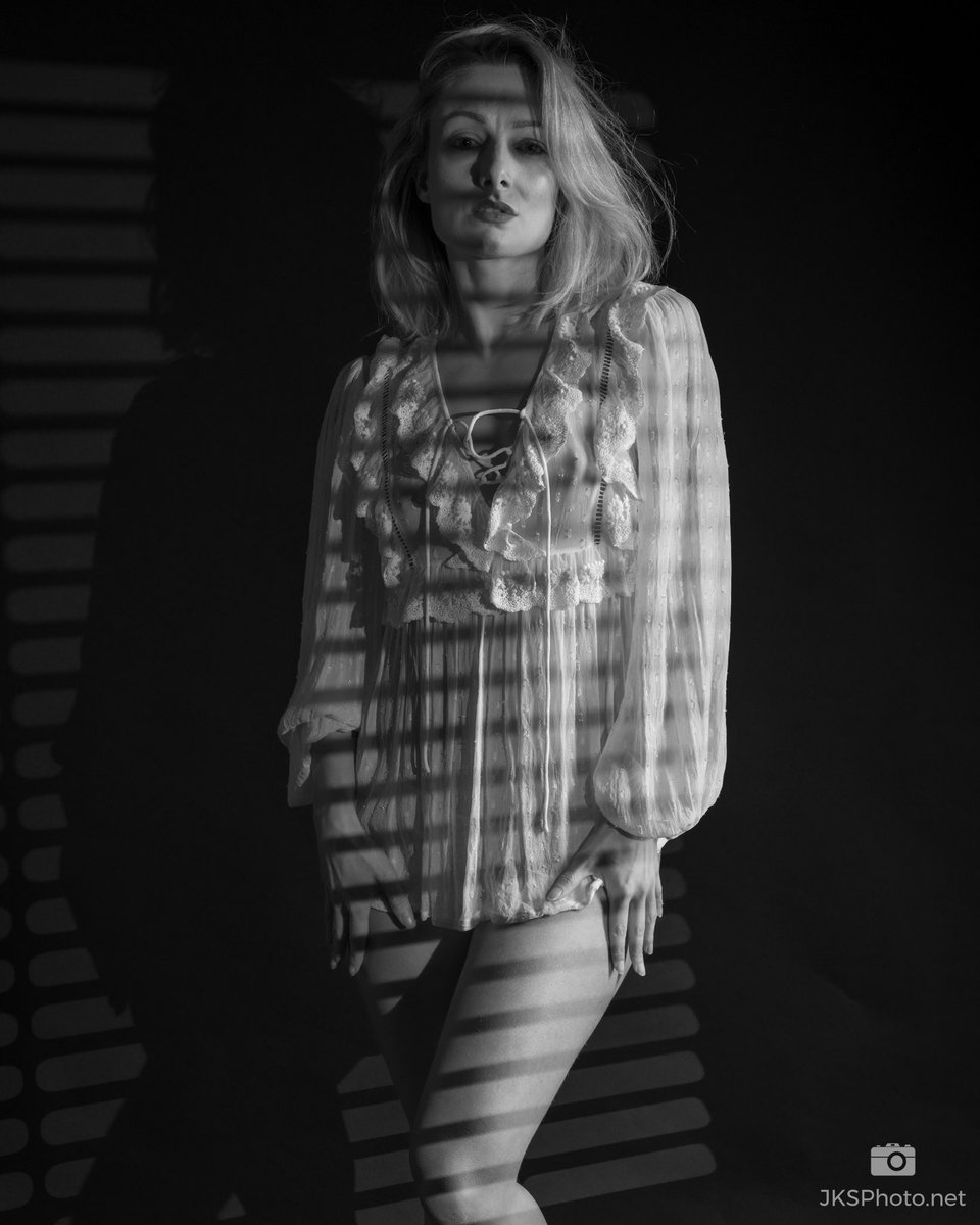 jksphoto1's tweet photo. Snapped over @fine_and_dandee on a recent gobo workshop with the awesome Niki #gobo #shadowcaster #mono #blackandwhite #photoshoot https://t.co/sfOobt2Upe