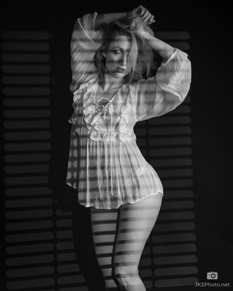 jksphoto1's tweet photo. Snapped over @fine_and_dandee on a recent gobo workshop with the awesome Niki #gobo #shadowcaster #mono #blackandwhite #photoshoot https://t.co/sfOobt2Upe