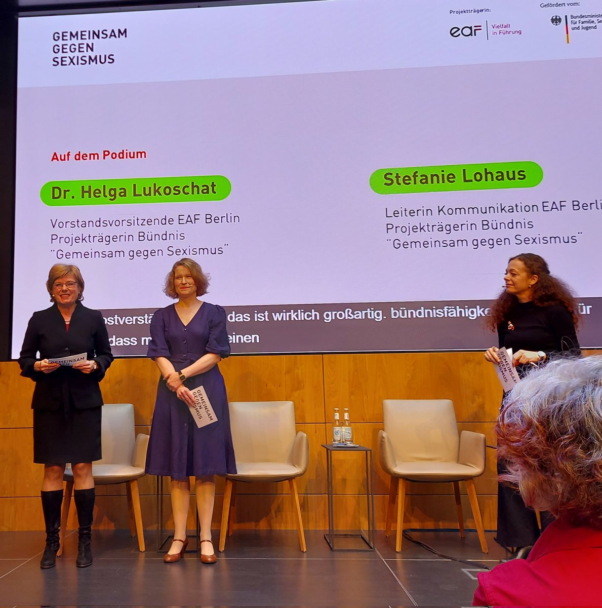 Netzwerk, Austausch, Infomaterial, Wissensplattform, Veranstaltungen, Aktionstage. All das uvm bietet und plant das Bündnis "Gemeinsam gegen Sexismus". Daran arbeiten <a href="/eaf_berlin/">EAF Berlin - Diversity in Leadership</a> und @bmfsfj in den kommenden Jahren gemeinsam.