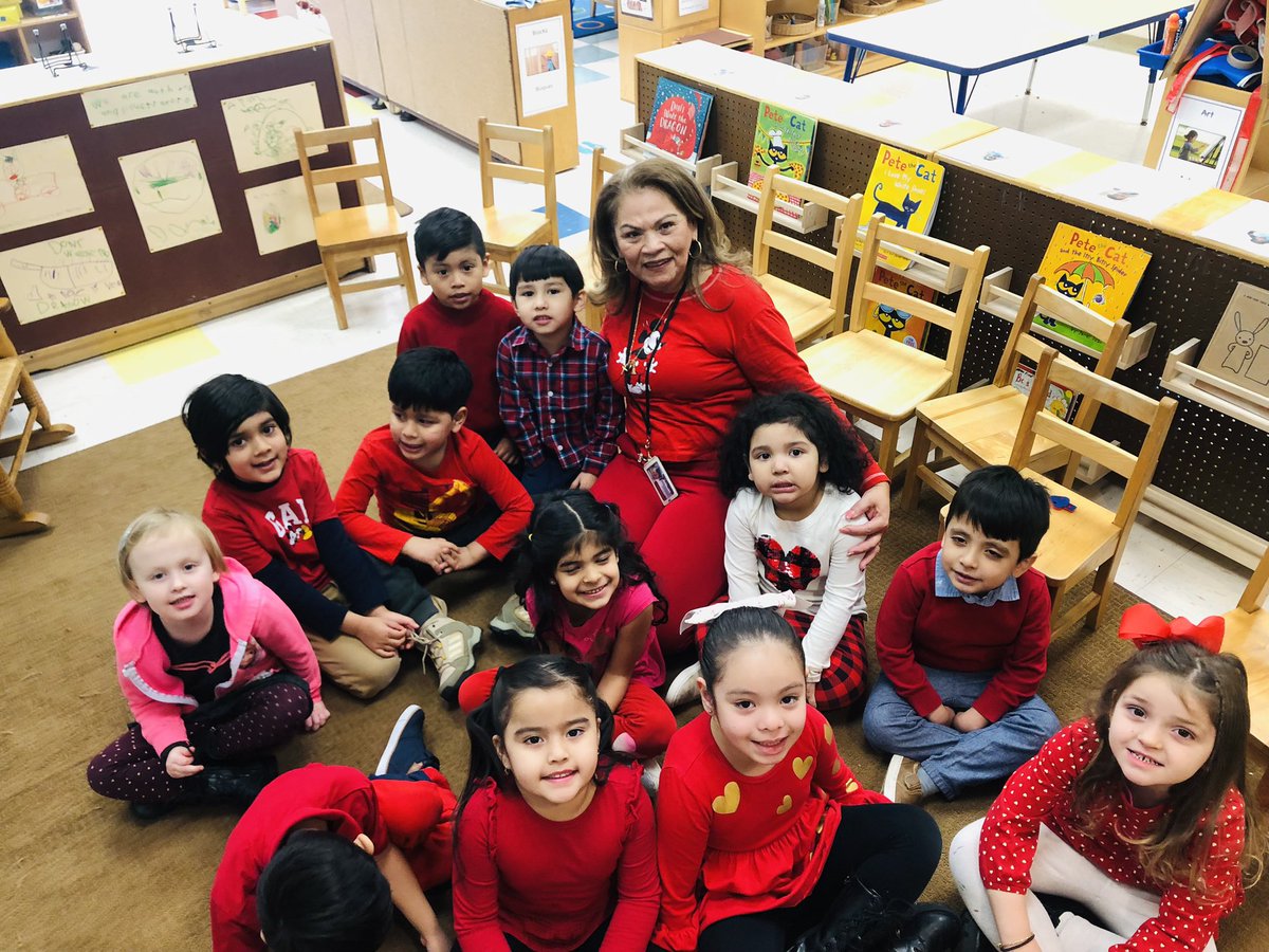 _MsStephanie_'s tweet photo. When you are sick on Valentine’s Day but your fabulous class still makes sure you feel the love. Thank you. ❤️🥰❤️ @wnyecc https://t.co/C9mTFAtZPZ