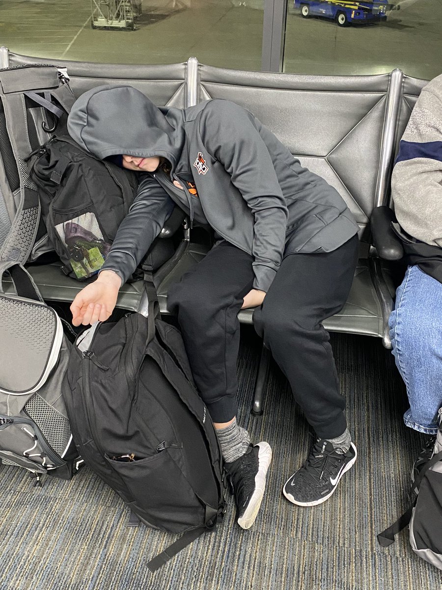 Fenton_Bock's tweet photo. The FALCONS are about to take flight!!!! Gainesville here we come!!! 🧡🤎 #AyZiggy #FALCONSAREHERE @BGSUSoftball @BGathletics @bgsu https://t.co/vl1iKhpjyG