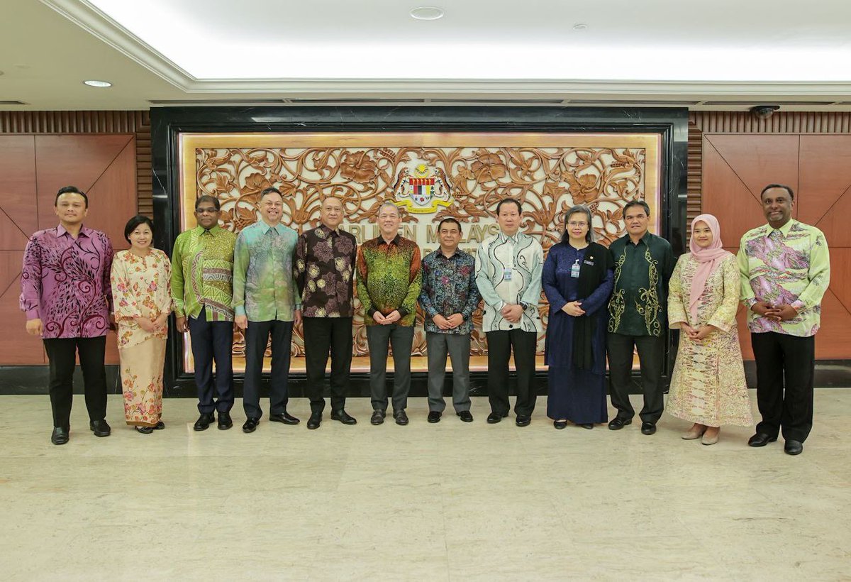 PetraJayaMP's tweet photo. Menerima Kunjungan Hormat 11 Bakal Ketua-Ketua Perwakilan Diplomatik Malaysia ke Luar Negara di Parlimen petang ini tadi.
#FYForYou
#MalaysiaMADANI https://t.co/xfeUPCSMdj