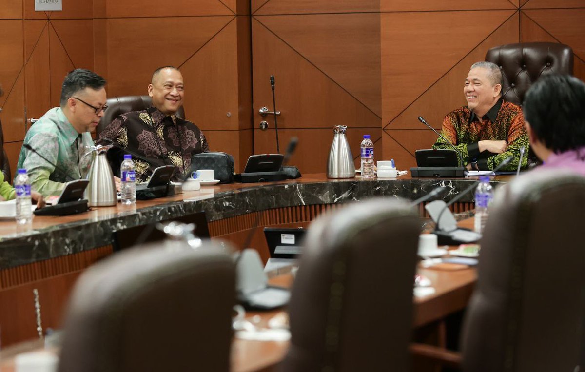 PetraJayaMP's tweet photo. Menerima Kunjungan Hormat 11 Bakal Ketua-Ketua Perwakilan Diplomatik Malaysia ke Luar Negara di Parlimen petang ini tadi.
#FYForYou
#MalaysiaMADANI https://t.co/xfeUPCSMdj
