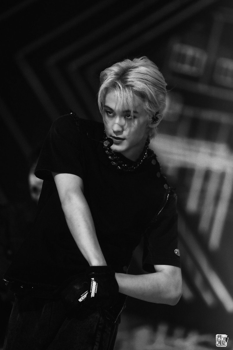 李J tweet media