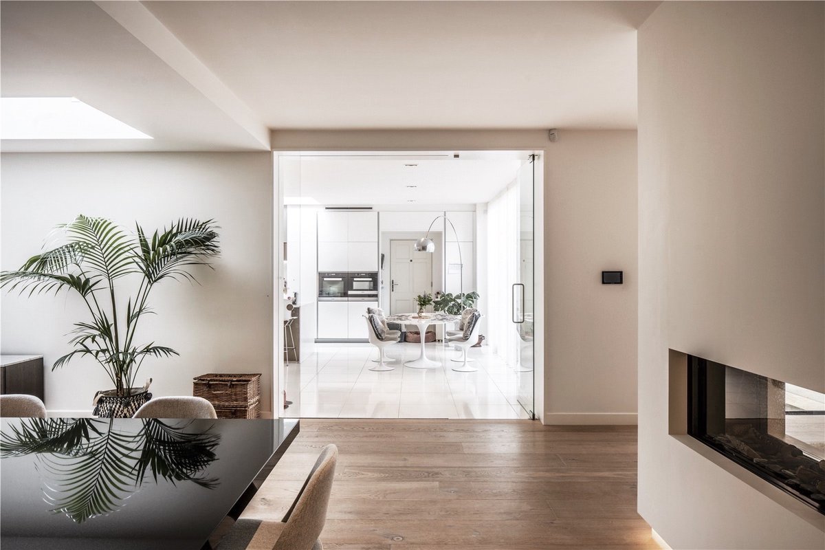 mariusnazare's tweet photo. Experience the epitome of luxury living in this stunning, semi-detached LA-style gem in the heart of coveted St. John's Wood 💫 Guide price £11,500,000
#LondonHomes #LondonProperty #StJohnsWood #LAhouse #RealEstate #PrimeProperty #PrimeLocation #Property #Savills #SuperPrime https://t.co/Lk4C6vHxw6