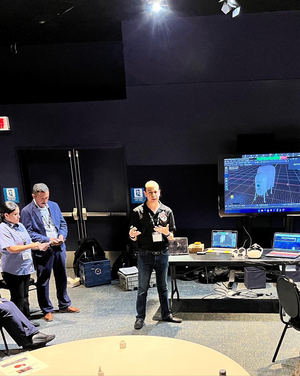 Javier_Montiel1's tweet image. Immersive experience at #SEEC2023 sharing our pedagogical research on Metaverse methodologies in education! Our guest speaker, Dr. Fernando De La Peña, blew us away with his insights on the future of #holograms and #AI. Exciting potential for #EducationInnovation! 🚀📚#Metaverse