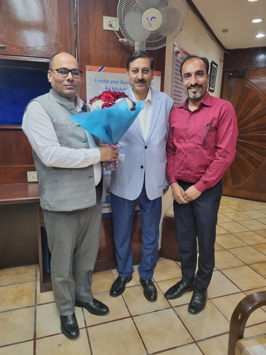 elevateiss's tweet photo. Today my elder brother, who always guides me for better political career Prof. Bharat Bhushan sir visited our #Elevate new office in Connaught Place and blessed us for future endeavours.
Thank you very much sir. https://t.co/vMYpKjlxWZ