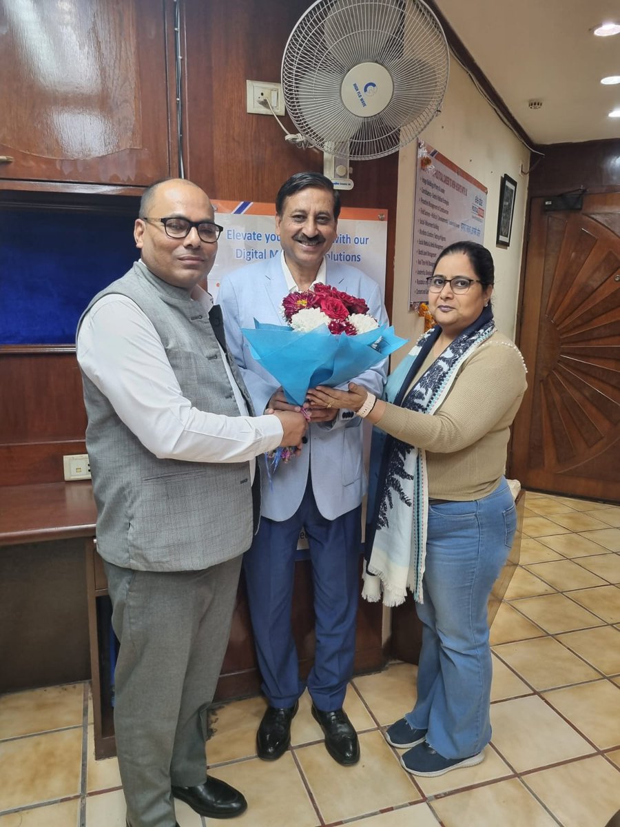 elevateiss's tweet photo. Today my elder brother, who always guides me for better political career Prof. Bharat Bhushan sir visited our #Elevate new office in Connaught Place and blessed us for future endeavours.
Thank you very much sir. https://t.co/vMYpKjlxWZ