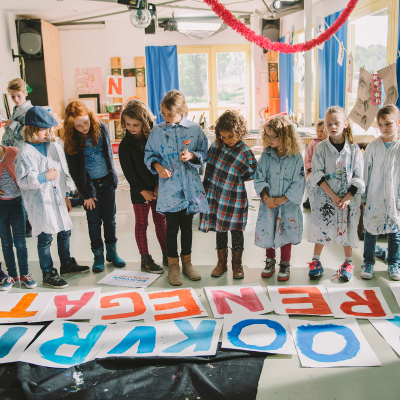 rookvrijegen's tweet photo. Marc Willemsen en Jasper Been onderzochten hoe de Rookvrije Generatie ervoor zorgt dat Nederland steeds meer rookvrij wordt. Lees onze vertaalde samenvatting van het wetenschappelijke artikel ⬇️