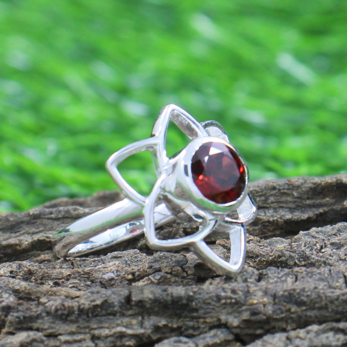 Garnet Gemstone Designer Silver Ring, Star Ring Jewelry 

Shop Now:-bit.ly/3lBSwXw 

#garnet  #garnetring #garnetjewelry #ring #jewelry #starring #designerrings #925sterlingsilver #handmadejewelry #giftjewelry #newarrival #gemstone #gemstones #gems #jewelry