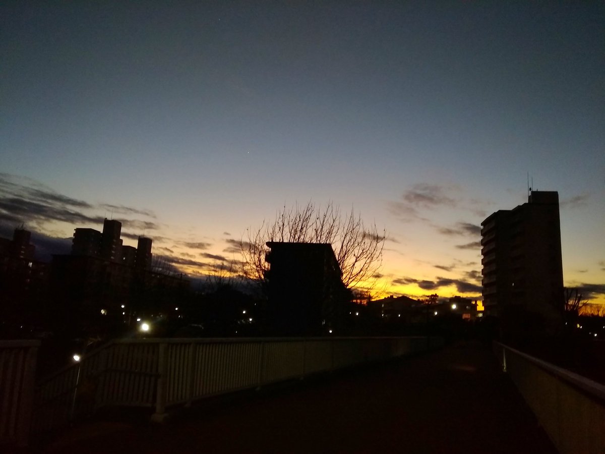 oh_sunny_sun's tweet photo. ー 昨日の夕景 ー
午後5時46分を回った頃にて.
Yesterday's Evening View
It was around 5:46 p.m.
Thursday, February 16, 2023
#photosketch
#landscape
#evening
#eveninglandscape
#eveningscenery
#twilight
#twilightview
#earlyspringevening
#afterglow
#夕景
#黄昏
#残照 https://t.co/HTRvoauFSW