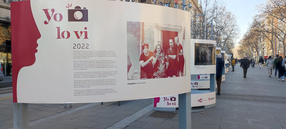 ItxaPsico's tweet photo. 📷Fotoperiodistas de Aragón 
@fotop_aragon realiza un recorrido por el 2022 en la exposición titulada "Yo lo vi".

👉La Gran Vía de Zaragoza será testigo hasta primeros de marzo de un ejercicio de responsabilidad y testimonio de lo vivido gracias al trabajo de 35 profesionales. https://t.co/KAEG0kqyLj