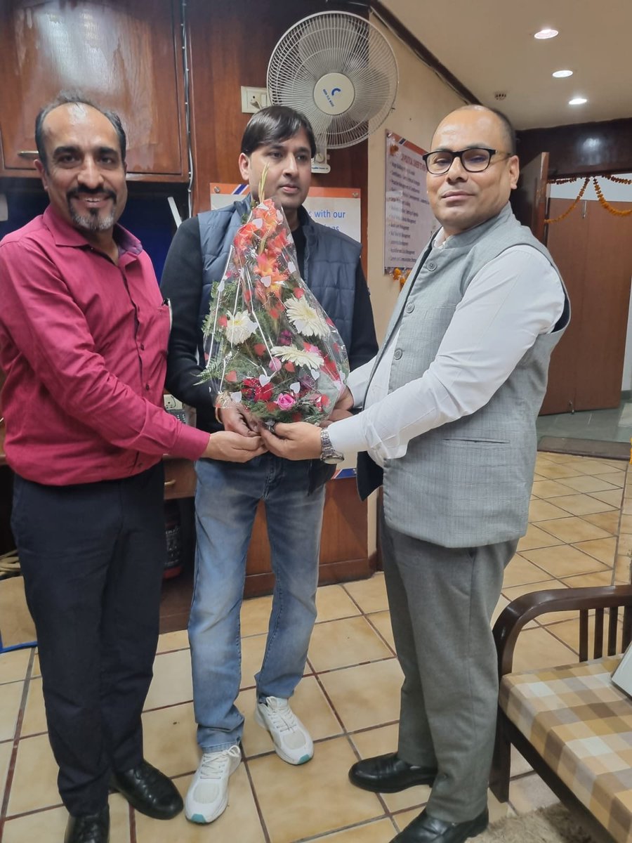 elevateiss's tweet photo. Today owner of RG SERVO TECHNOLOGIES and our friend Mr. @gautamkapoor54 (Gautam Kapoor) ji visited our #Elevate new office in Connaught Place and blessed us for future endeavours.
Thank you very much brother. https://t.co/H9bHioUeDT