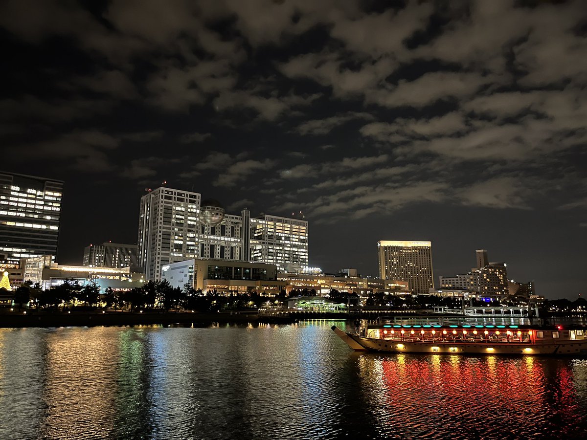 loveanyu_twitt's tweet photo. 屋形船からの眺め✨最高🌃 https://t.co/boNxUEOhvN