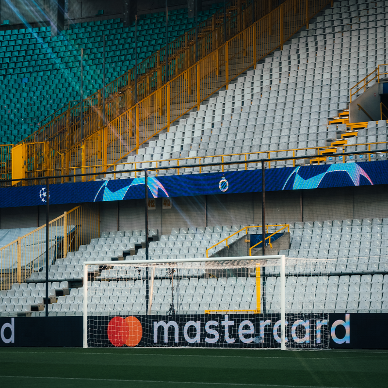 ClubBrugge's tweet photo. ℹ️ Reactie Club Brugge naar aanleiding van Benficasupporters in de Brugse vakken.