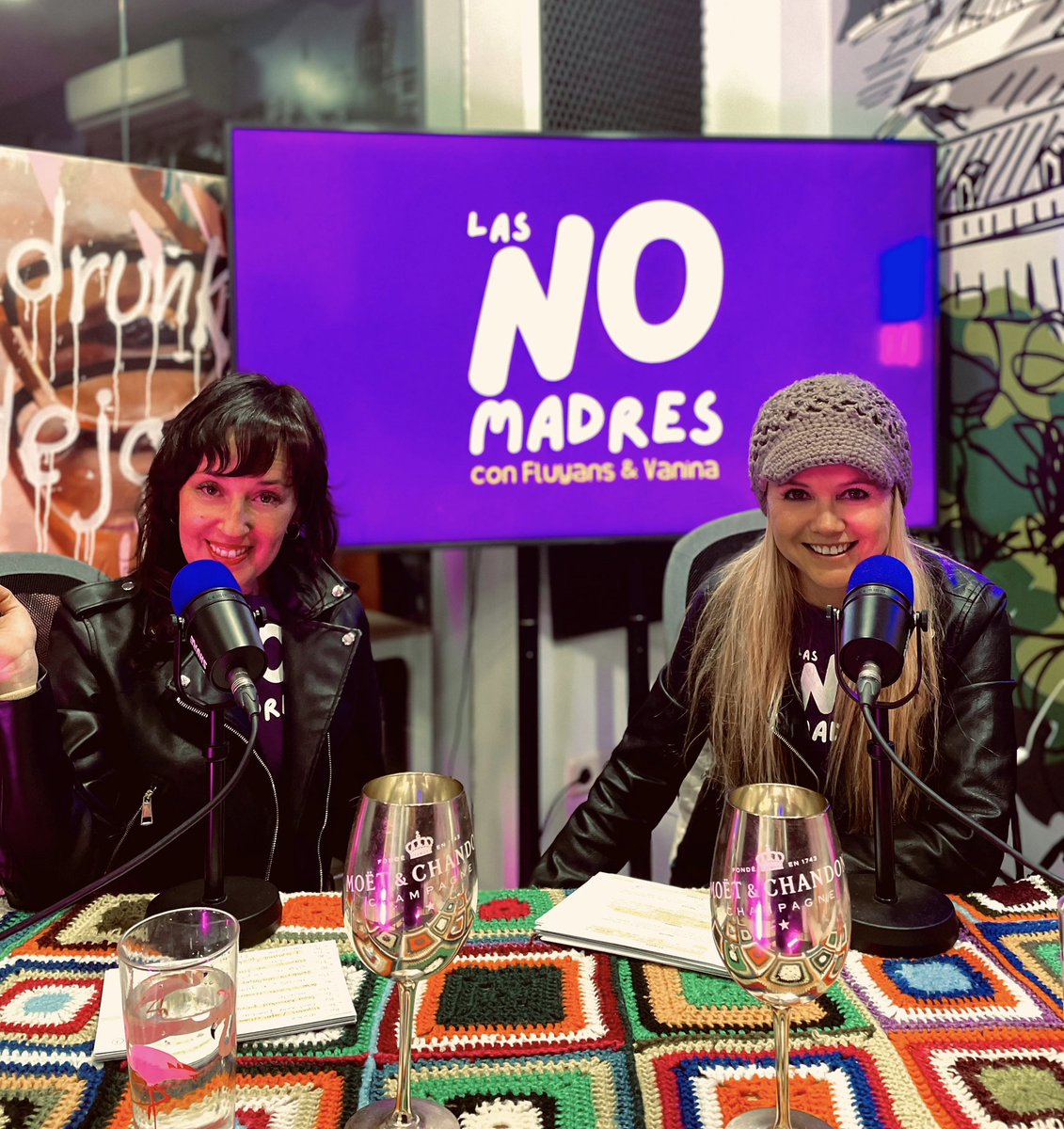lasnomadres's tweet photo. ¡Ya estamos aquí! Somos @lasnomadres  Un nuevo #podcast 🎙️en tono de humor que hablará de las vidas y las peripecias de aquellas mujeres, de mas de 40, que por la razón que sea no hemos parido pero existimos😜💥 https://t.co/GAPAcg4yM6
