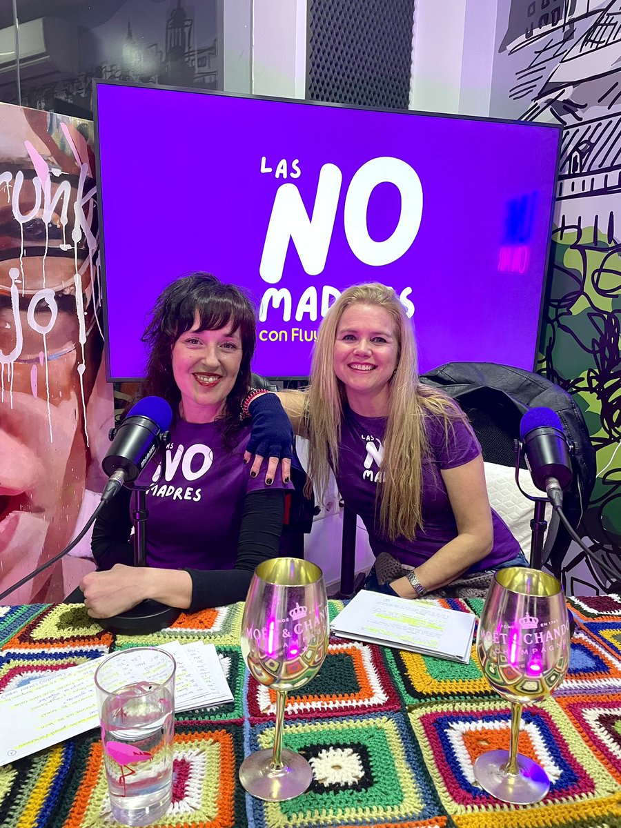 lasnomadres's tweet photo. ¡Ya estamos aquí! Somos @lasnomadres  Un nuevo #podcast 🎙️en tono de humor que hablará de las vidas y las peripecias de aquellas mujeres, de mas de 40, que por la razón que sea no hemos parido pero existimos😜💥 https://t.co/GAPAcg4yM6