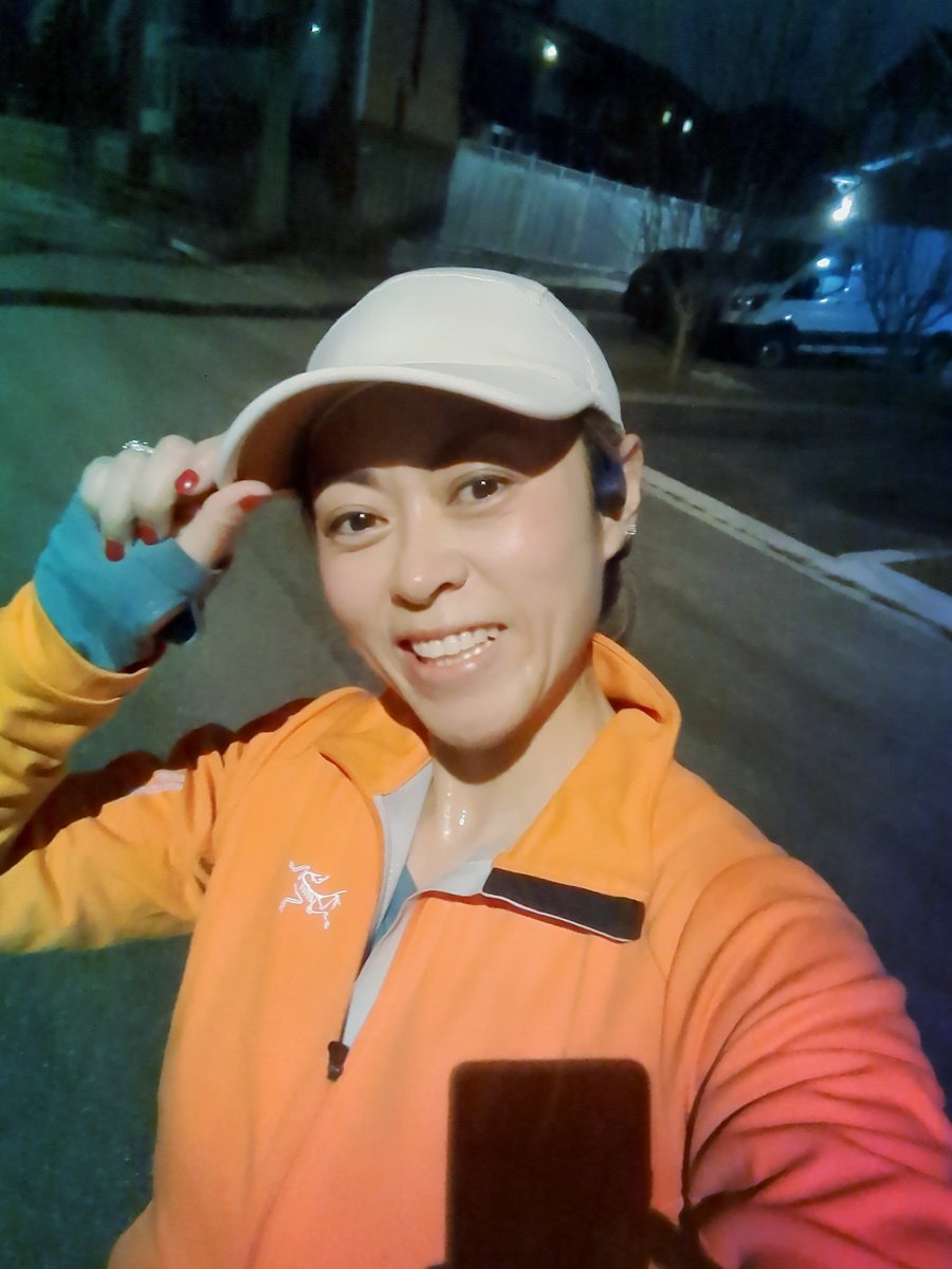 7 km, back to 4:30 am club 😜 Morning runs always give me a different perspective. Happy Friday Jr. my #fitfam 
#runner #runners #running #fitness #FitnessMotivation #FitnessGoals #fitnesslifestyle #innerpeace #MorningRuns #thursdaymorning #thursdayvibes