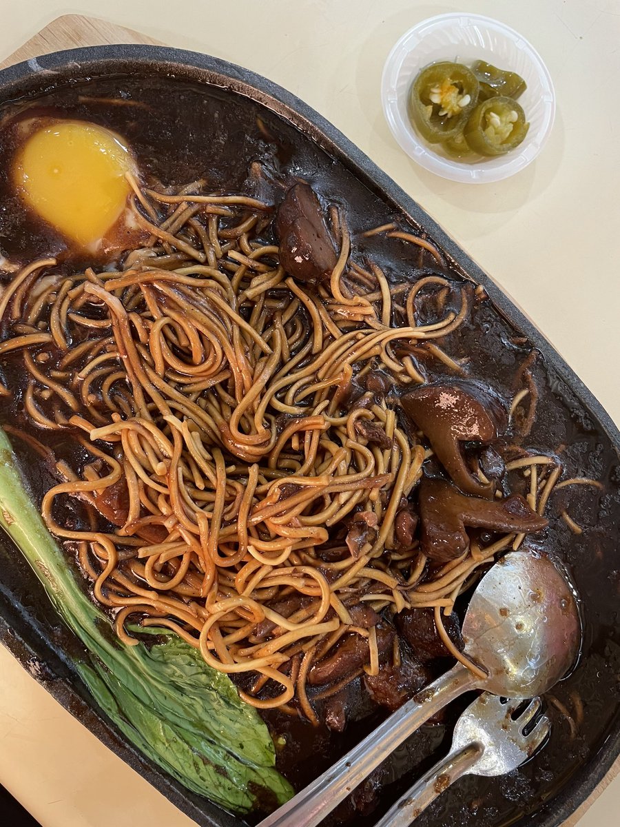 ganshik77's tweet photo. Siapa tau gerai Mr Tako dekat Medan Selera Seksyen 19 - angkat tangan 🙋🏻‍♀️🙋🏻

sekarang ada jual sizzling yee mee. sedappp kuah sizzling pekat, yee mee masak just nice 👌🏼 baru lah lengkap makan sizzling dekat food court 

#bukansponsor kalau tak caya boleh datang try https://t.co/PKmP79FnKK